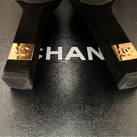 Chanel Shoes Size 35 1/2 - Picture 3 of 9